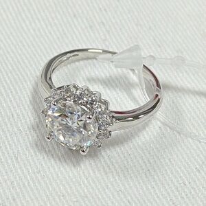 New 2ct Moissonite Diamond Ring sz 7  white gold plated come with GRA cert